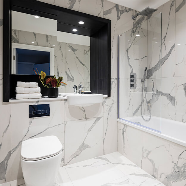 A bathroom at Neptune Wharf